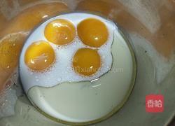 斑斓草莓蛋糕杯的做法图解1