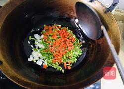 酱油炒饭的做法图解2