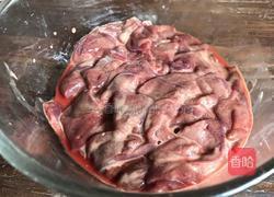 青蒜炒猪肝的做法图解1