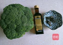 橄榄油拌西蓝花的做法图解1