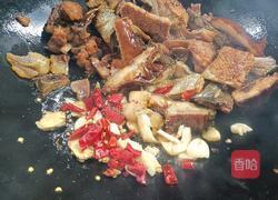 腊肉烧腊鱼的做法图解8