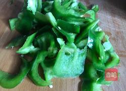 甜椒炒苦瓜的做法图解3