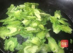 甜椒炒苦瓜的做法图解6