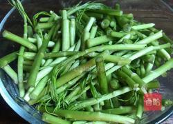 腊肉炒藜蒿的做法图解2