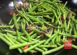 腊肉炒藜蒿的做法图解8