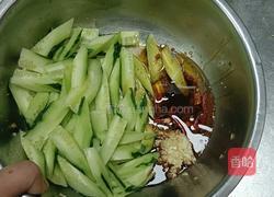 小时候蒜泥黄瓜的做法图解3
