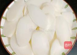 腊肠炒棒菜头的做法图解2