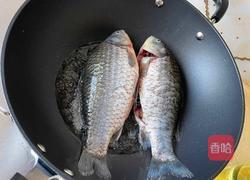 酱炖鲫鱼的做法图解4