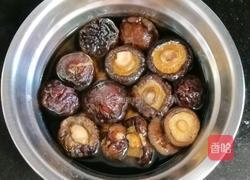 香菇蒸鸡翅的做法图解1