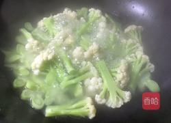 木耳炒花菜的做法图解7
