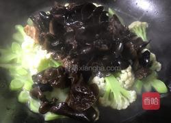 木耳炒花菜的做法图解8