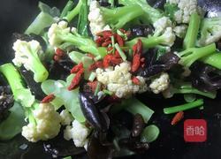 木耳炒花菜的做法图解11