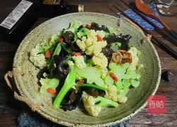 木耳炒花菜的做法图解12