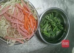 炒方便面的做法图解1