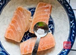 橄榄油三文鱼的做法图解2