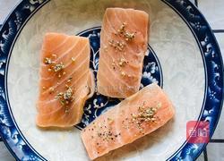 橄榄油三文鱼的做法图解4