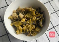 乌鱼酸菜的做法图解2