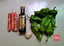 青泡椒炒腊肠的做法图解1