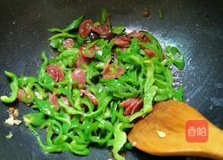 青泡椒炒腊肠的做法图解9