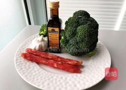 腊肠炒西兰花的做法图解1
