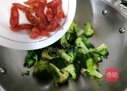 腊肠炒西兰花的做法图解6