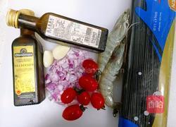 番茄大虾墨鱼面的做法图解1