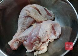 鸡腿焖土豆的做法图解1