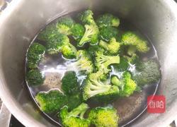 捞汁西兰花的做法图解3