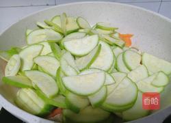 橄榄油炒西葫芦的做法图解6