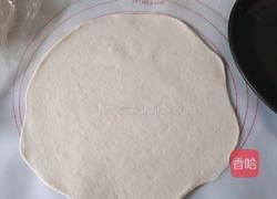 腊肠鲜蔬披萨的做法图解2