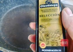 腊肠鲜蔬披萨的做法图解6