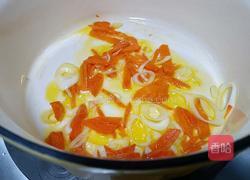 包菜粉丝鸡蛋的做法图解2