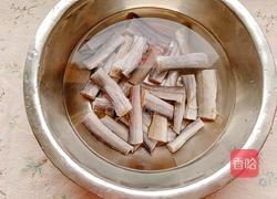 白菜炖鳗鱼干的做法图解2