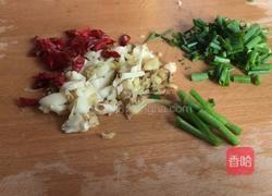 酸菜炒鱼籽的做法图解4