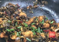 酸菜炒鱼籽的做法图解9