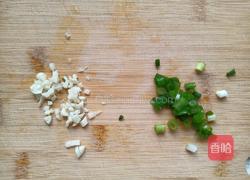 橄榄油皮蛋拌豆腐的做法图解3