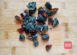 橄榄油皮蛋拌豆腐的做法图解5