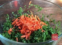 胡萝卜缨软饼的做法图解3