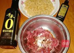 Illustration of how to make fried macaroni with beef and vegetables 1