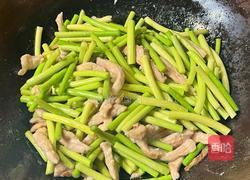 【春季养生菜】蒜苔小炒肉的做法图解6