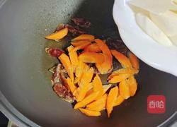 香肠炒茭白胡萝卜的做法图解3