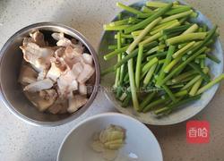 蒜苗回锅肉的做法图解1