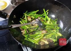 蒜苗回锅肉的做法图解5