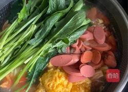 西红柿金针菇豆皮汤的做法图解3