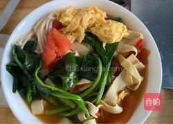 西红柿金针菇豆皮汤的做法图解4