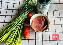 韭菜花炒肉丝的做法图解1