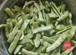土豆炖豆角的做法图解1