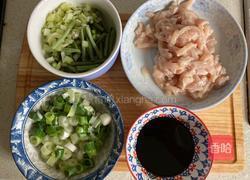 鱼香肉丝（鸡肉版）的做法图解1