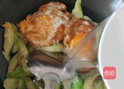 丝瓜鸡蛋面的做法图解3