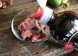 丝瓜炒肉的做法图解1